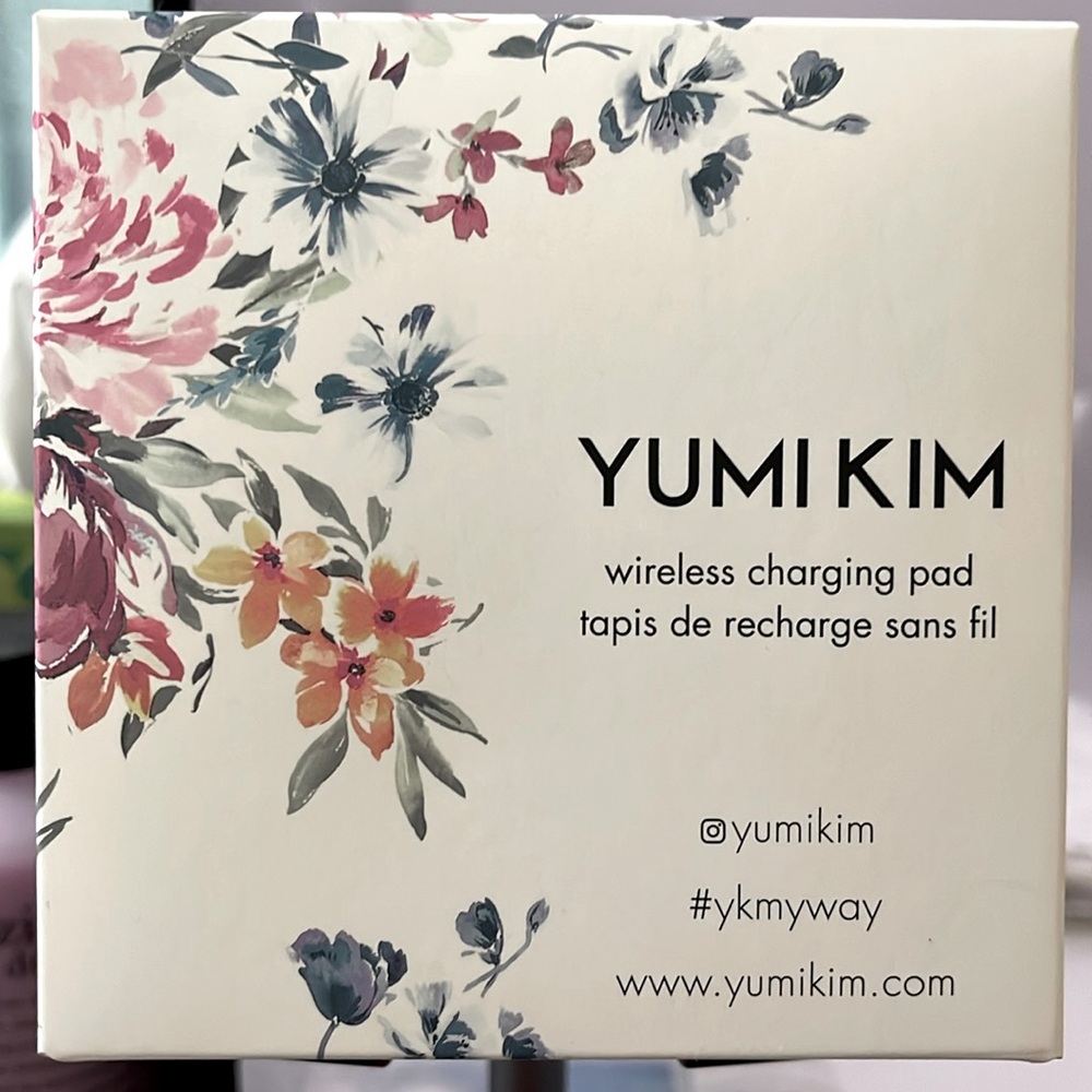 YUMI KIM Wireless Charging Pad